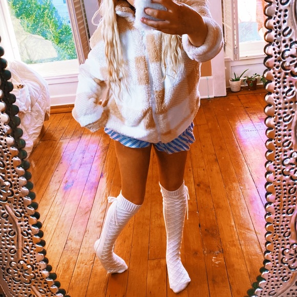 Cozy Champagne Fuzzy Plush Teddy Jacket ✨ - Picture 5 of 7